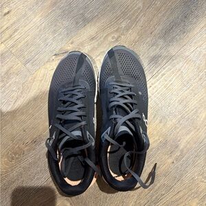 Women’s on cloud running shoes